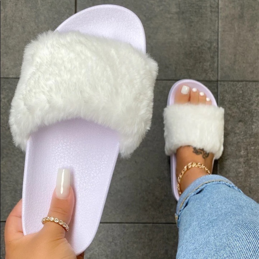 NWT!! Basic Faux Fur Slides White - Picture 1 of 1